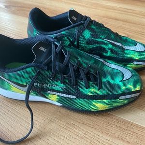 Adidas JR Phantom GT2 Indoor Soccer Shoes 3Y